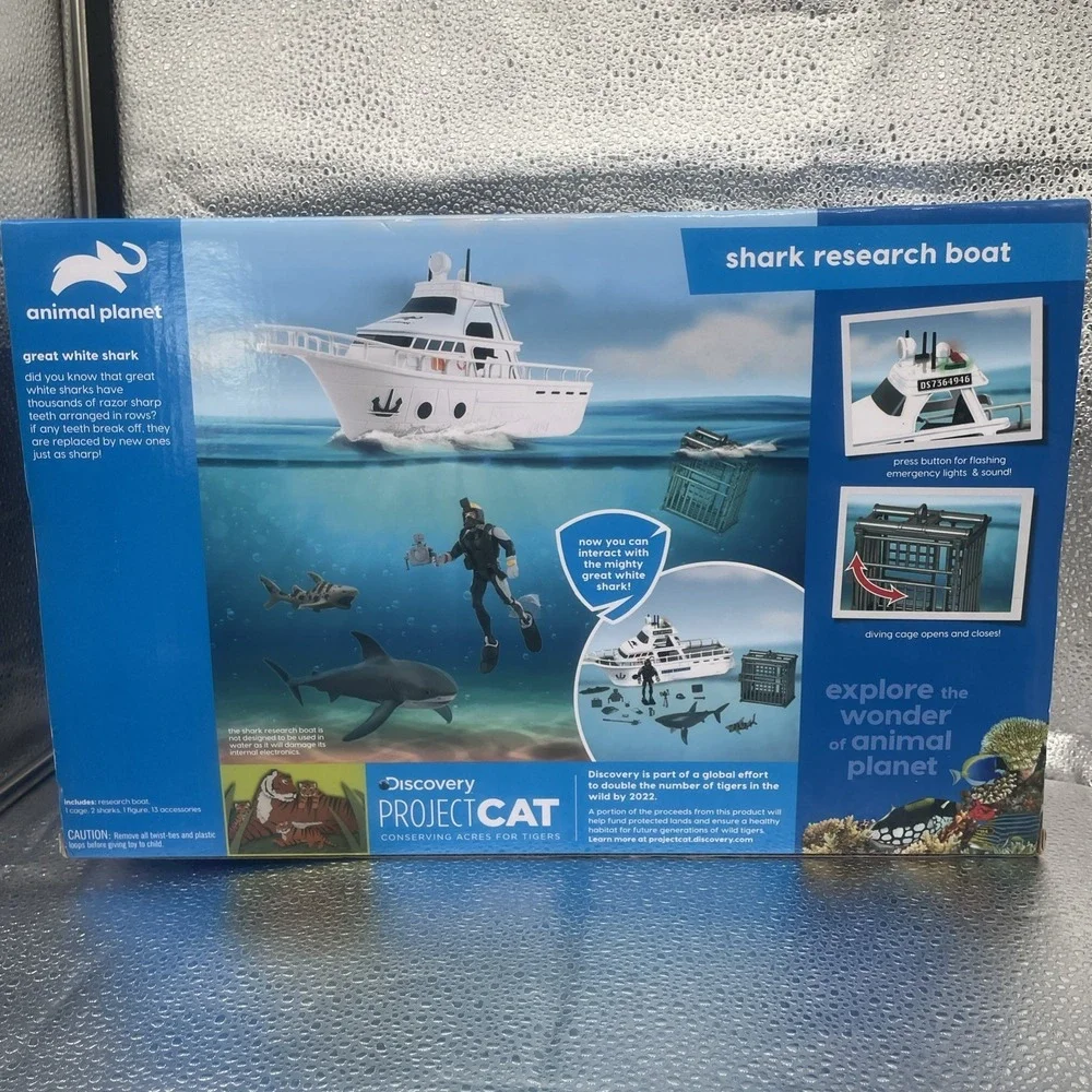 Animal Planet Shark Research Boat Playset with 2 Sharks, Lights‎ & Sound NEW